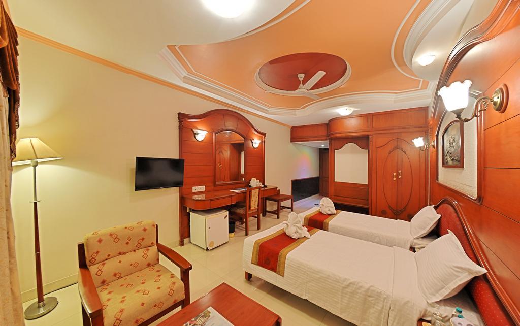 Hotel Gnanam Thanjavur Esterno foto